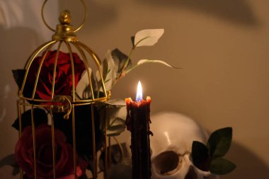 Yakından yanan bir mum, Dia De Los Muertos detayı.