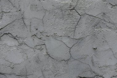 Çatlaklar ve çiziklerle dolu eski bir duvarın arka planı. Tasarım projeleri, modeller ve arkaplan resmi için mükemmel doku