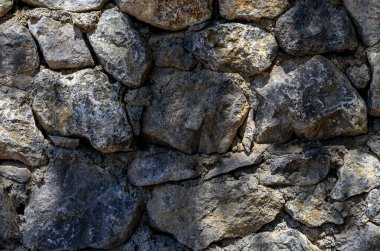 Yumuşak güneş ışığında pürüzsüz gri taş döşeme dokusu. Modern tasarım için ideal tarafsız arkaplan.