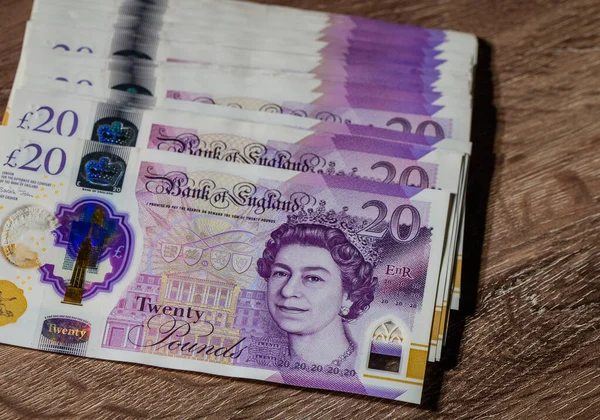 20 sterlinlik banknotlar. İngiliz para birimi, nakit ve finansal konsept stok fotoğrafçılığı, para çizimleri ve finansal görüntüleme.