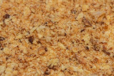 Mutfak masasında kremalı ev yapımı puf böreğin yakın çekimi, dekorasyon için hazır..