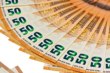 Saf beyaz arka planda güzel desenler oluşturan 50 avroluk yaratıcı dairesel hayran düzenleme. Maddi bolluğu ve Avrupa refahını simgeliyor.