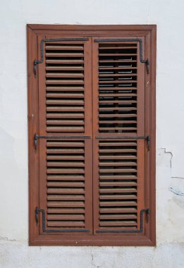 Kıbrıs Rum Kesimi 'nde Ahşap Panjurlu Geleneksel Pencere