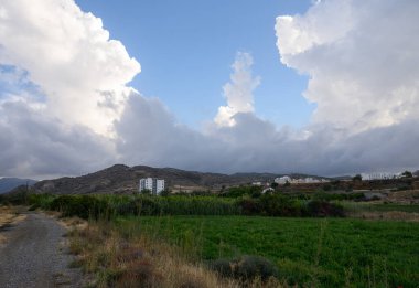 Kıbrıs 'ta Dağ Manzaralı Konut Kompleksi