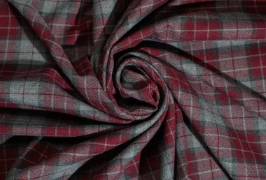 İskoç tarzı yün kumaş, koyu mavi, kırmızı ve yeşil tonlarda kesişen kontrol çizgileri. Ayrıntıları dokumak ve rahatlamak moda ve iç mekan için klasik bir arka plan oluşturur.