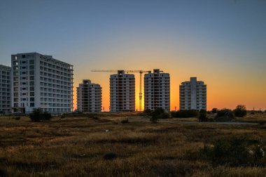Kıbrıs 'ta Sunset' te Deniz Kenarı Konutlandırma Kompleksi Yapımda