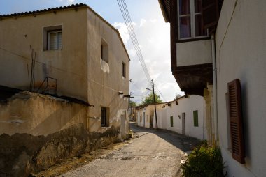 Lefke 'de Geleneksel Evleri Olan Tipik Dar Sokak