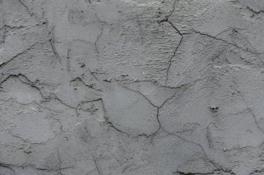 Çatlaklar ve çiziklerle dolu eski bir duvarın arka planı. Tasarım projeleri, modeller ve arkaplan resmi için mükemmel doku