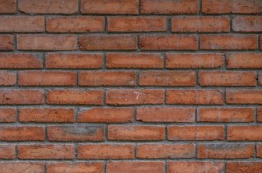 Kırmızı tuğlalı duvar, fotoğrafçılık ve grafik projeleri için dokulu arka plan olarak kullanılıyor. Fotoğraf tuğla ve yüzey dokusunun detaylarını vurgular.