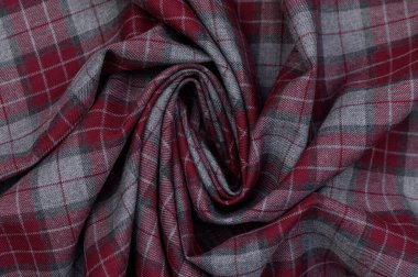 Mavi, yeşil ve sarı gölgeli açık çizgilerle yakın çekim. Pürüzlü yün yüzeyi ve yoğun dokuma aksesuarlar ve iç tasarım için otantik bir arkaplan oluşturur.