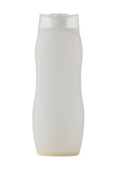 Boş, şeffaf bir plastik şişe, biraz ezilmiş ya da deforme olmuş, beyaz arka planda yan yatıyordu. Resim tüketim sonrası atıklar, geri dönüşüme hazırlık ve plastik ambalajın yaşam döngüsü kavramlarını iletir.