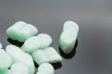 köpük çok mavi arka plan parça yakın çekim