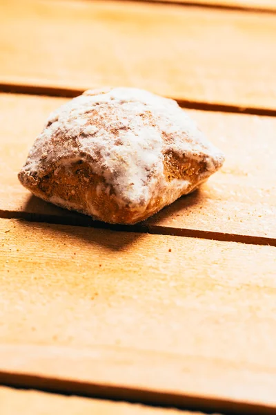 Un pan di zenzero alla menta su fondo di legno — Foto Stock