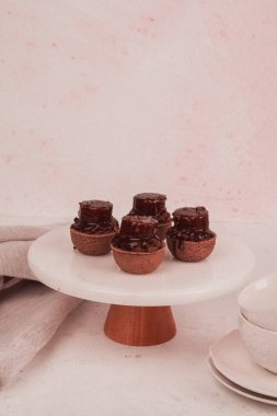 Lezzetli kremayla dolu çıtır bir pasta.