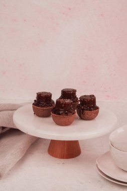 Lezzetli kremayla dolu çıtır bir pasta.