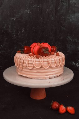 Kırsal Tahta Masa Üzerinde Zarif Katmanlı Kek