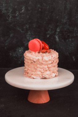 Kırsal Tahta Masa Üzerinde Zarif Katmanlı Kek
