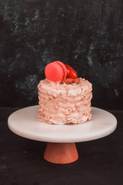 Kırsal Tahta Masa Üzerinde Zarif Katmanlı Kek