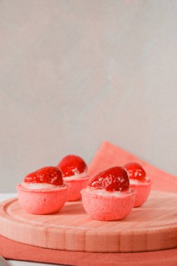 Kremalı Light ve Yumuşak Fransız Eklemeleri