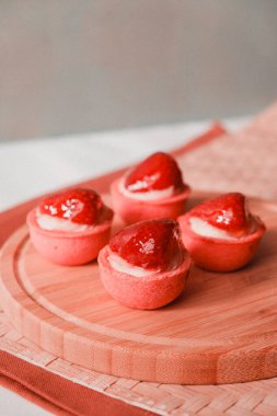 Çıtır Çıtır Şekerlemeli Duble Çikolatalı ekler