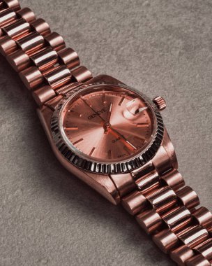 Özel anlar için Parlak Altın ve Elmas Mücevherler