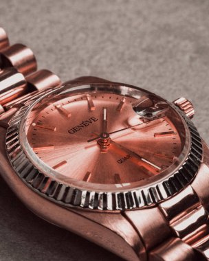 Özel anlar için Parlak Altın ve Elmas Mücevherler