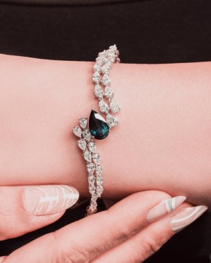 Özel anlar için Parlak Altın ve Elmas Mücevherler