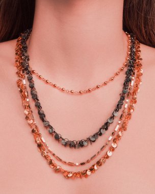 Parlak Altın Mücevherler Göz kamaştırıcı elmaslarla