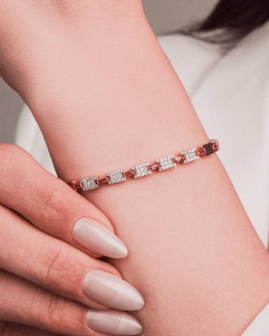 Özel Anlar İçin Özel Yapım Altın ve Elmas Mücevherler