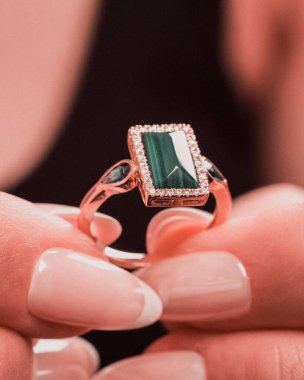 Değerli Altın ve Elmas Mücevherler