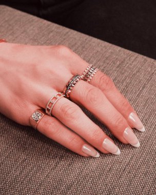 Değerli Altın ve Elmas Mücevherler