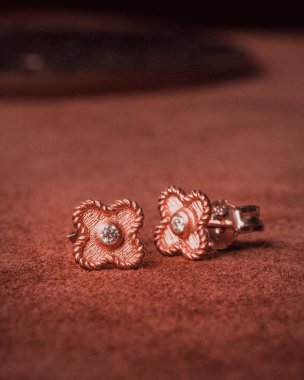 Değerli Altın ve Elmas Mücevherler