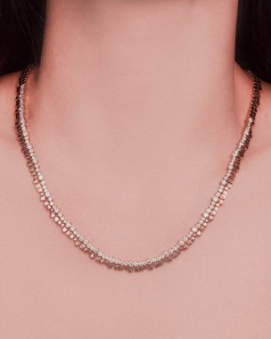 Parlak Altın Mücevherler Göz kamaştırıcı elmaslarla