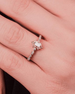 Parlak Altın Mücevherler Göz kamaştırıcı elmaslarla