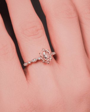 Parlak Altın Mücevherler Göz kamaştırıcı elmaslarla