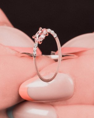 Parlak Altın Mücevherler Göz kamaştırıcı elmaslarla