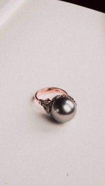 Parlak Mücevher Setleri: Altın, Elmas ve Gemstone