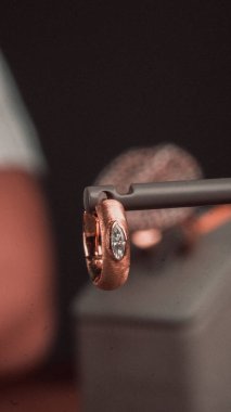 Parlak Mücevher Setleri: Altın, Elmas ve Gemstone