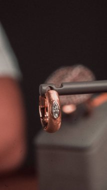 Parlak Mücevher Setleri: Altın, Elmas ve Gemstone