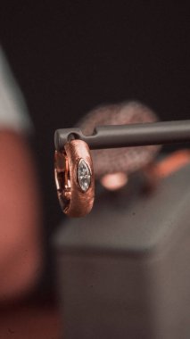 Parlak Mücevher Setleri: Altın, Elmas ve Gemstone