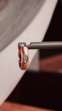 Parlak Mücevher Setleri: Altın, Elmas ve Gemstone