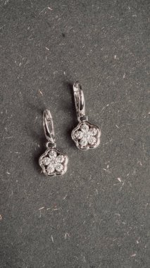 Parlak Mücevher Setleri: Altın, Elmas ve Gemstone