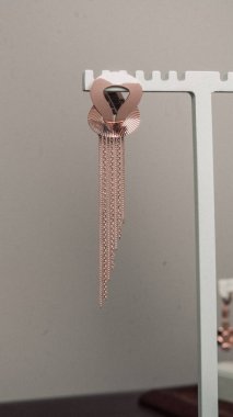 Zamansız Lüks Mücevherler: Elmaslar ve Altın Tasarımlar