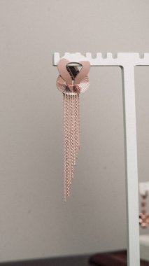 Zamansız Lüks Mücevherler: Elmaslar ve Altın Tasarımlar