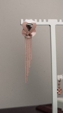 Zamansız Lüks Mücevherler: Elmaslar ve Altın Tasarımlar