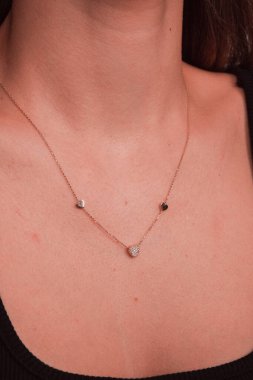 Zamansız Lüks Mücevherler: Elmaslar ve Altın Tasarımlar