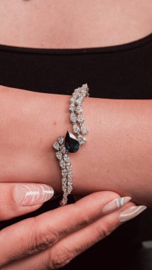 Zamansız Lüks Mücevherler: Elmaslar ve Altın Tasarımlar