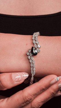 Zamansız Lüks Mücevherler: Elmaslar ve Altın Tasarımlar