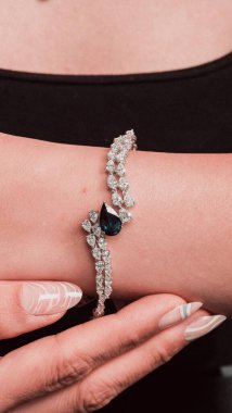 Zamansız Lüks Mücevherler: Elmaslar ve Altın Tasarımlar