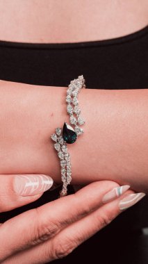 Zamansız Lüks Mücevherler: Elmaslar ve Altın Tasarımlar